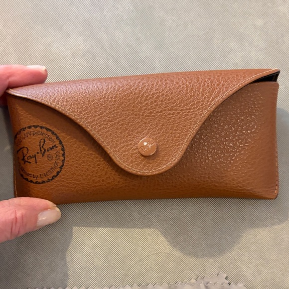 Ray-Ban Gold Frame Aviator Sunglasses with Dark Green/Gray Lenses - RB3025 - Picture 2 of 9